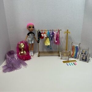RAINBOW HIGH Avery Styles doll with accessories